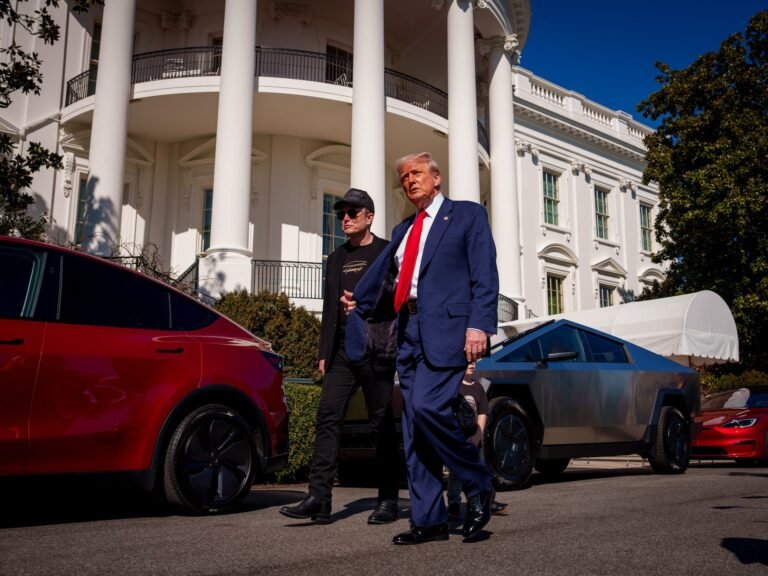 Elon Musk says he stays in the Lincoln Bedroom at Trump's request