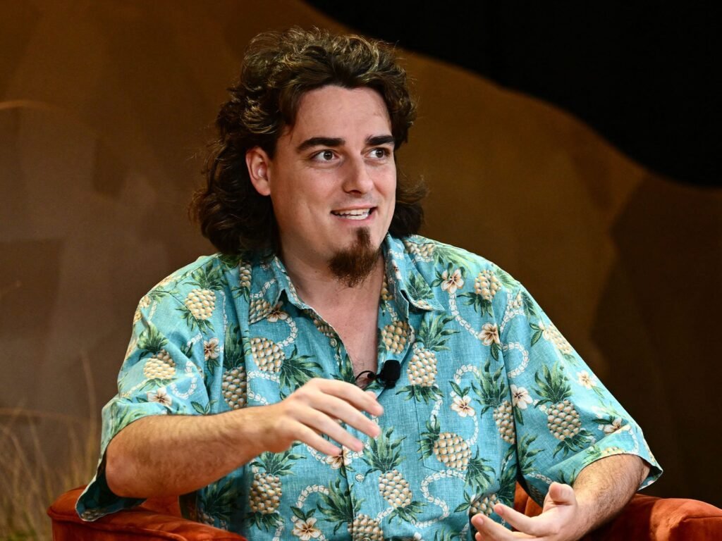 Palmer Luckey is in a 'B Boys Club' group chat. There's only 1 accomplishment that scores you an invite.