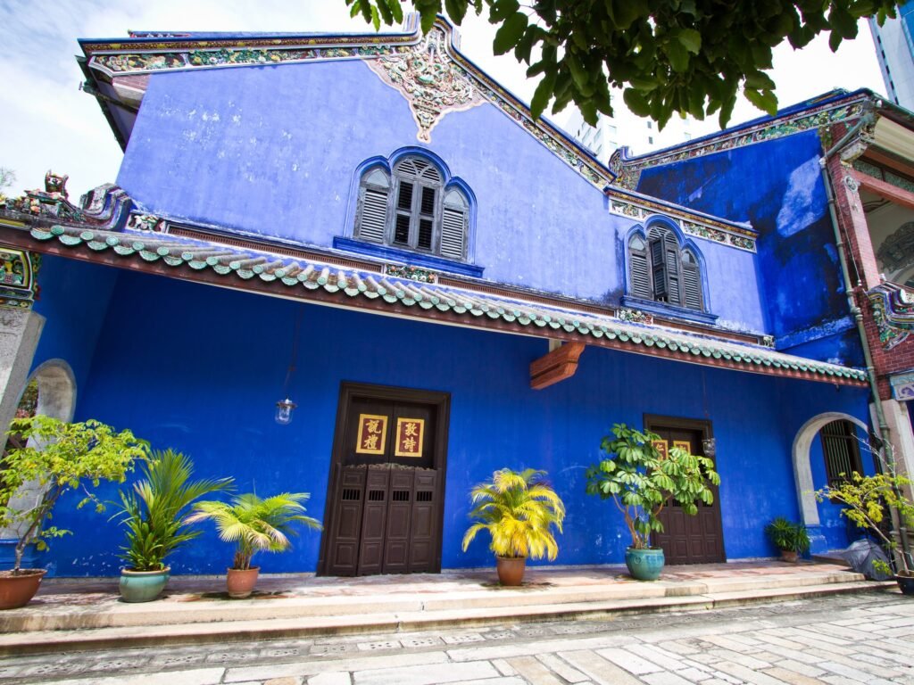 I spent 4 nights at The Blue Mansion. Staying in the famous museum was incredible, but I wouldn't do it again.