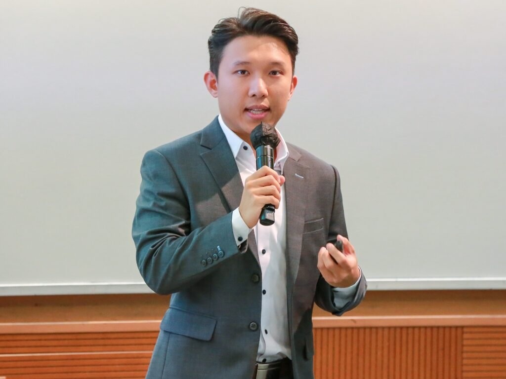 5 tips to help you ace an AI hiring assessment, from a banker-turned-career coach