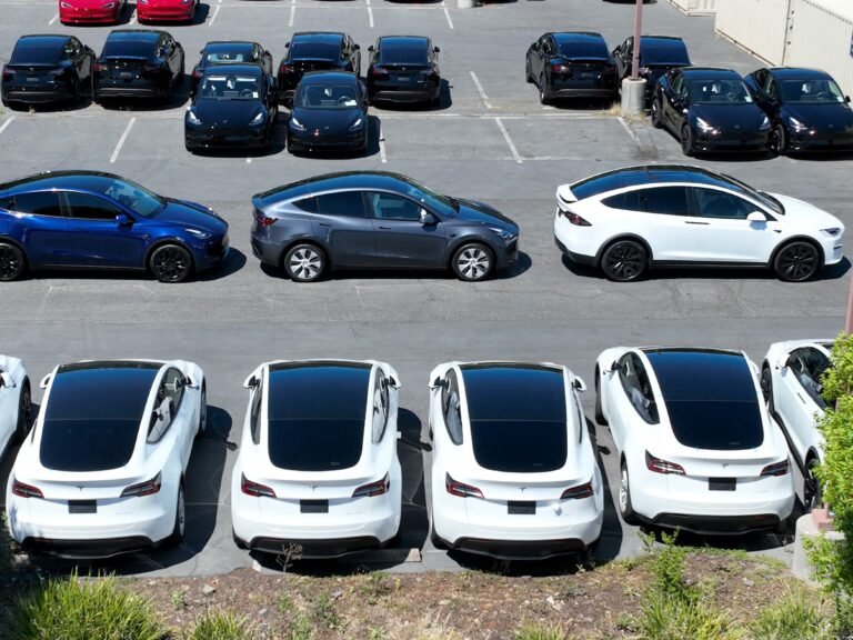 People are buying up used Teslas as the average sale price dips