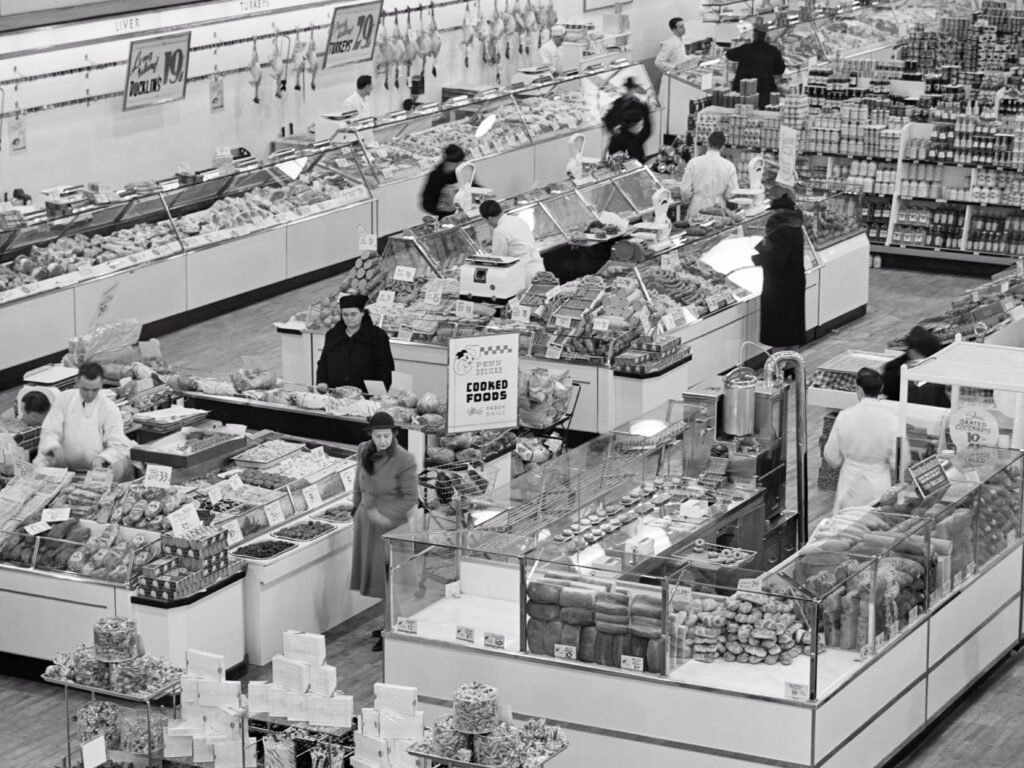 Photos of the first supermarkets show how much grocery shopping has changed in a century