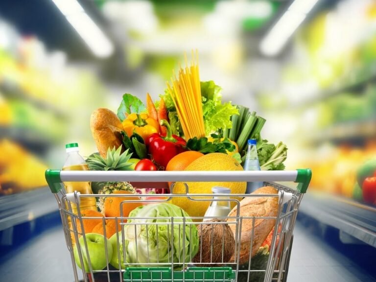 A cardiologist overhauled his diet to boost his longevity. Here's the grocery store path he takes to stick to his meal plan and avoid bad foods.