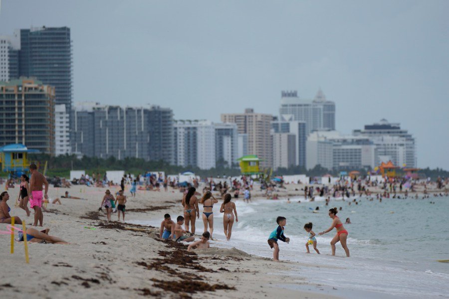 When it comes to vacations, Democrats and Republicans think remarkably alike
