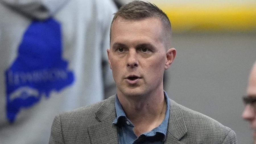 Former Maine governor moves to challenge vulnerable House Democrat