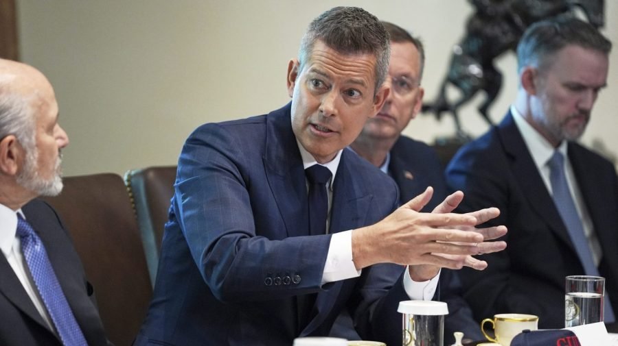 Duffy unveils air traffic controller recruitment, retention program