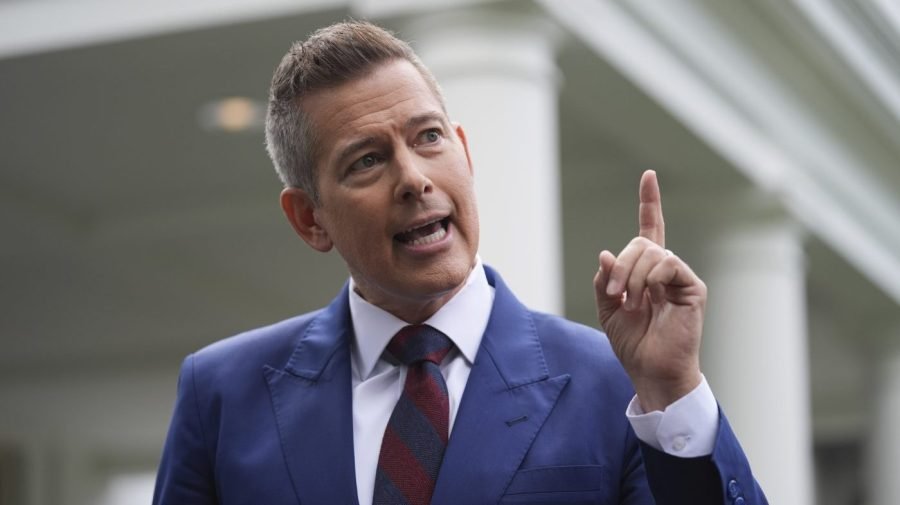 Duffy will extend retirement age for air-traffic controllers