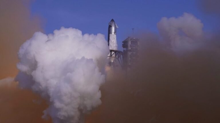 SpaceX Starship spins out of control, breaks up on latest flight