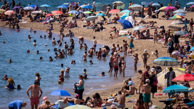 Why 4 billion people faced an extra month of extreme heat over the last year