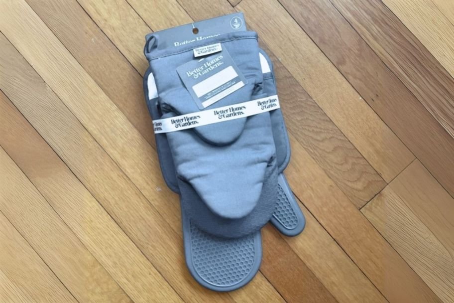 Better Homes & Gardens Silicone Oven Mitt 4-Piece Set Just $12.98 on Walmart.com