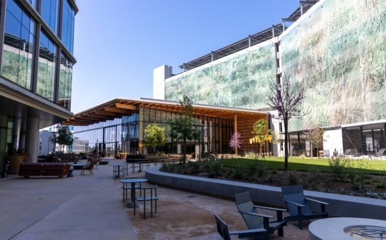 Phase 1 of Sterling Bay Life Sciences Campus Wraps Constrruction