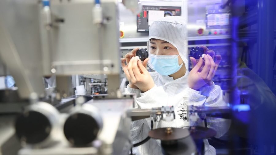 Scientists create contact lenses allowing sight in the dark