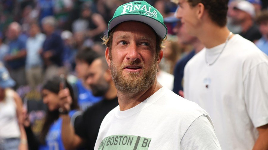 Portnoy says antisemitic message found in Barstool bar: 'I've been shaking'