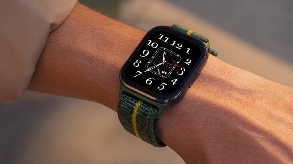 Motorola Moto Watch Fit Costs $199—and It Barely Needs Charging