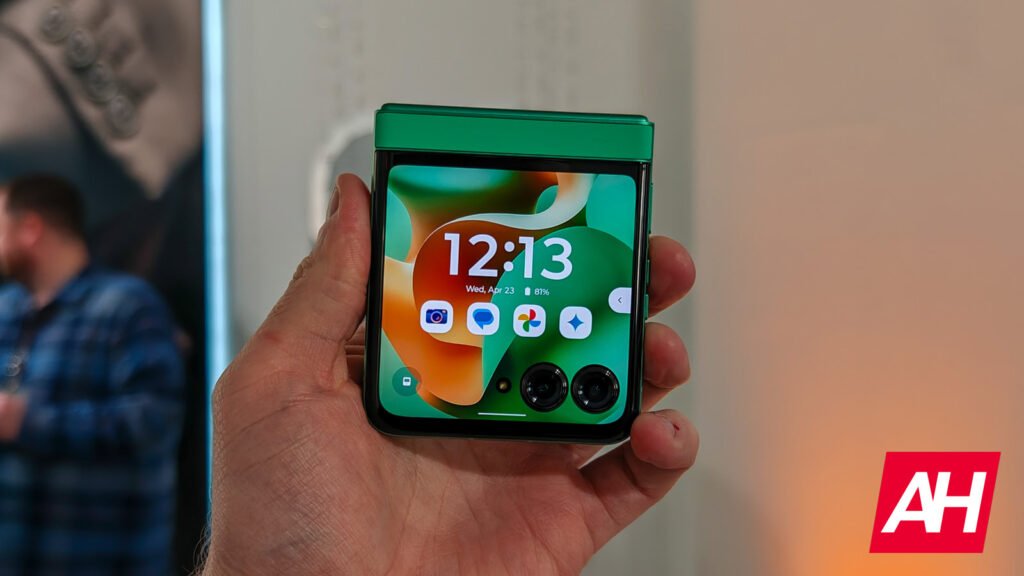 Motorola’s Razr 2025 Launches Today at Verizon With Big Battery, Bigger Perks