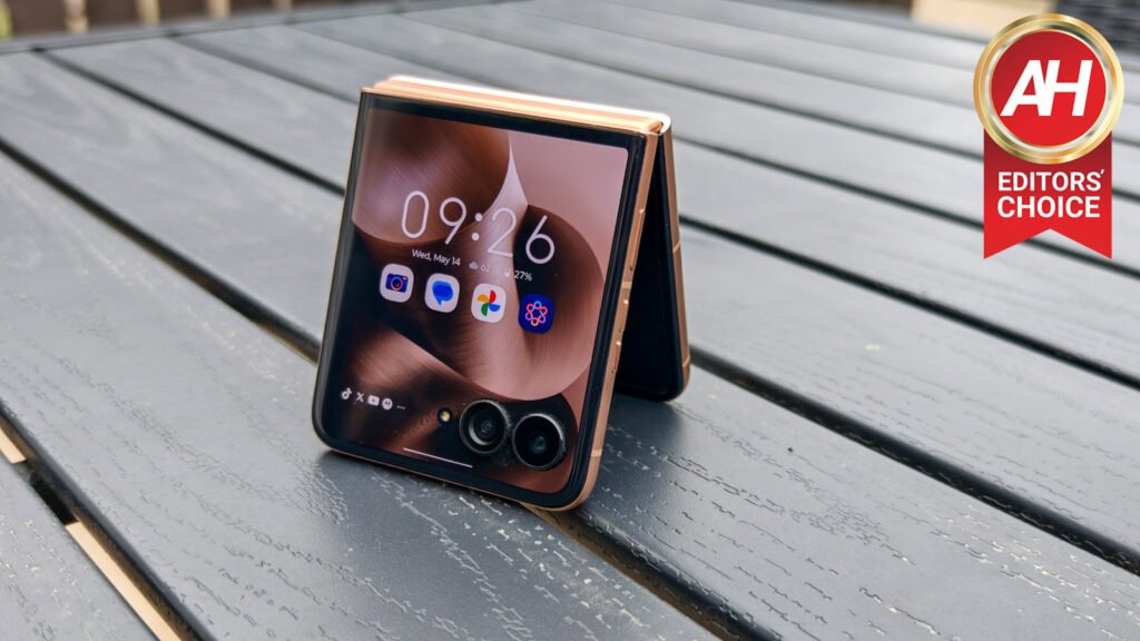 Motorola Razr Ultra 2025 Ultimate Review: Great Cameras With PANTONE-Validated Precision