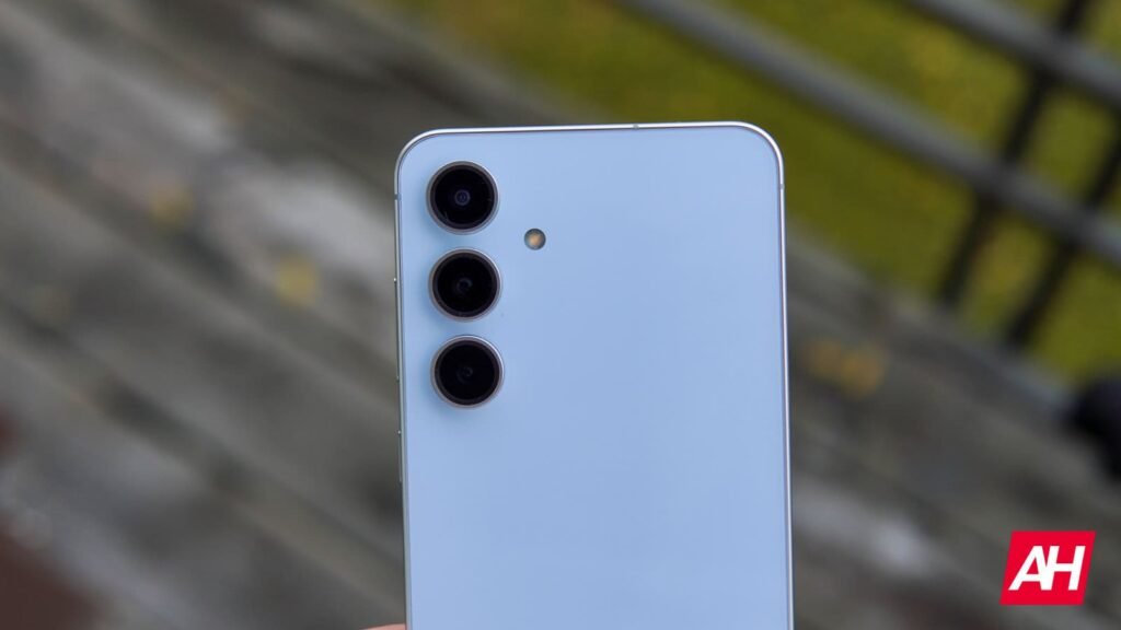 Samsung’s Playing It Safe—Too Safe—With Galaxy S25 FE Cameras