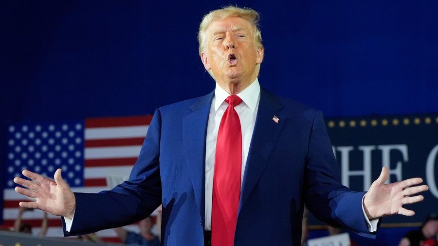 Trump's economic suicide mission is driving America off a fiscal cliffÂ