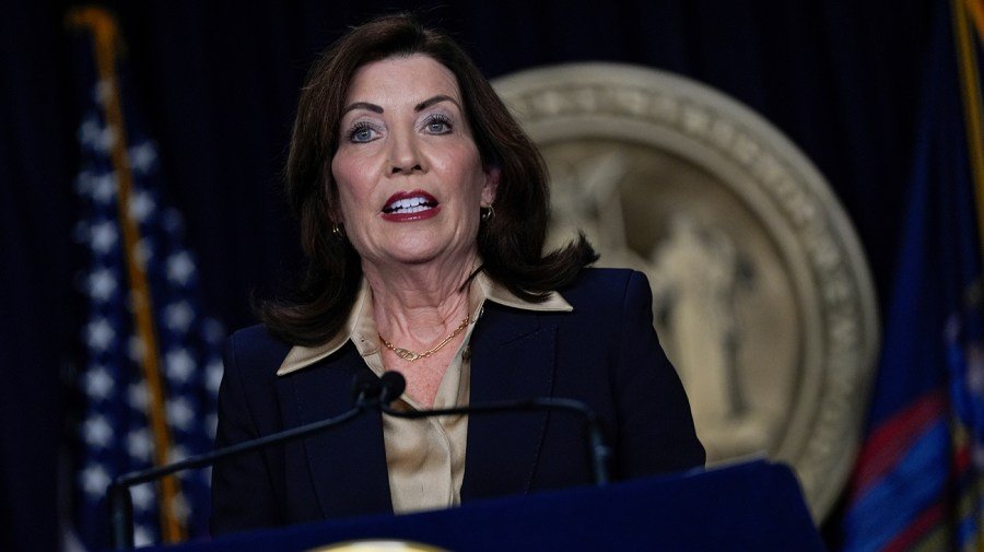Trump administration to allow massive New York offshore wind project to continue, Hochul says