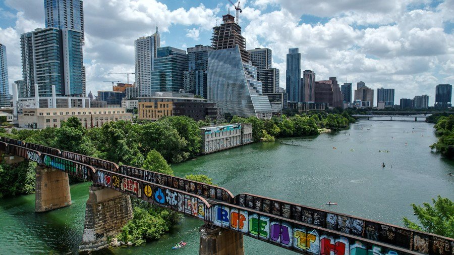 Top 10 cities for recent college grads in 2025