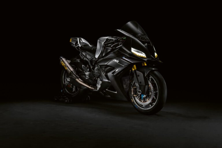 BMW's Small, Carbon-Laden Superbike Emerged at Villa d'Este