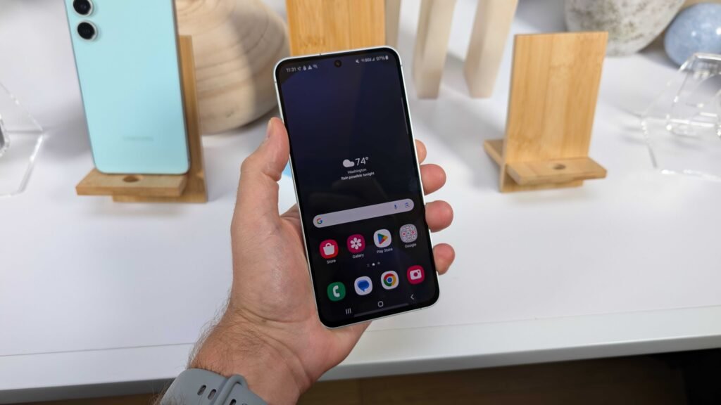 Samsung’s ‘backup plan’ for the Galaxy S25 FE should be its main plan