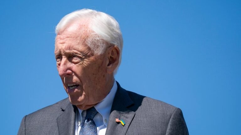 Former 'Jeopardy!' contestant challenges Hoyer, emphasizing age difference