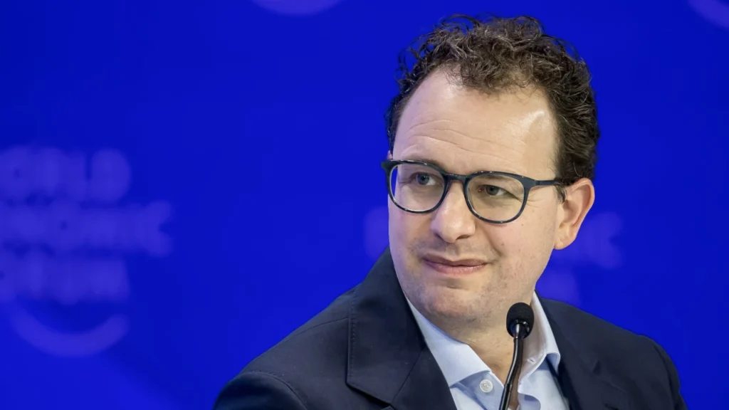 9 of the most out there things Anthropic CEO Dario Amodei just said about AI