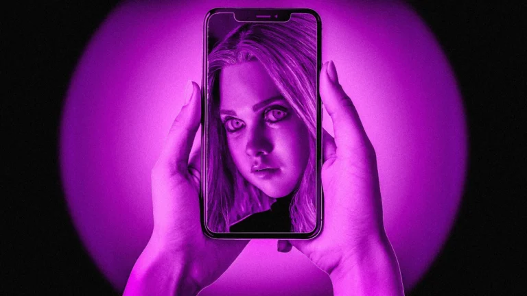 Meta Movie Mate, the chatbot that encourages you to use your phone in theaters, has arrived. Are we ready?
