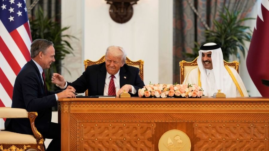 Trump touts record Qatar-Boeing deal