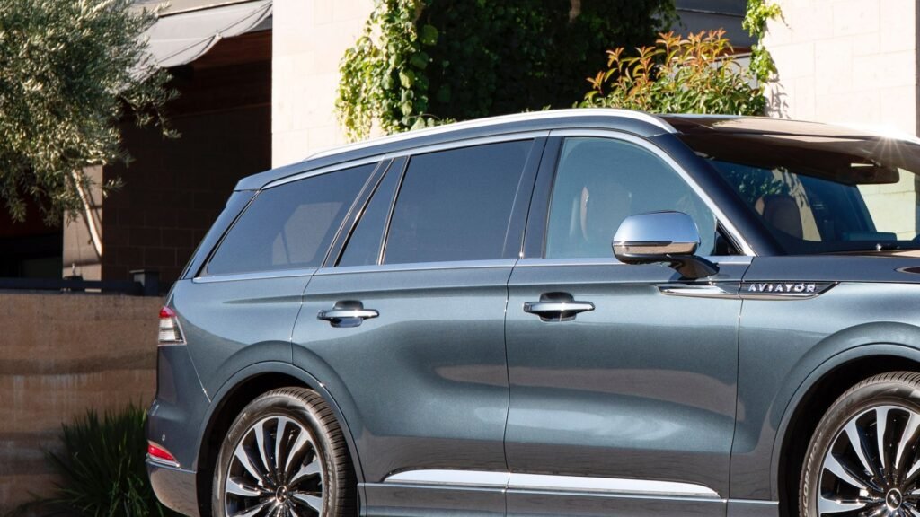 Ford Recalls The 2020–2025 Lincoln Aviator For Exterior Trim Falling Off