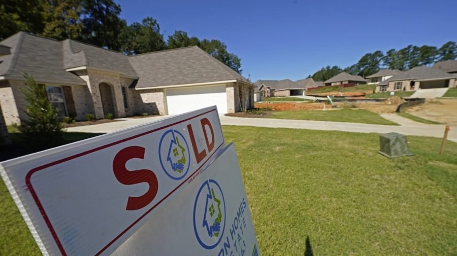 1 in 3 baby boomers say they'll never sell home: Redfin