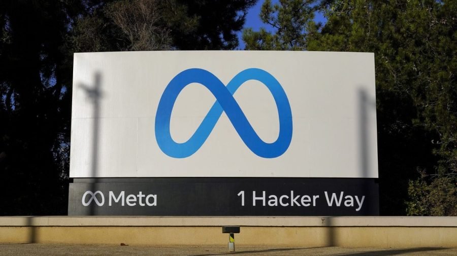 Meta inks solar, wind power deals for data centers