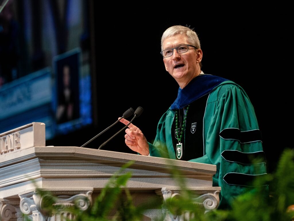 23 valuable pieces of advice from graduation speeches throughout history