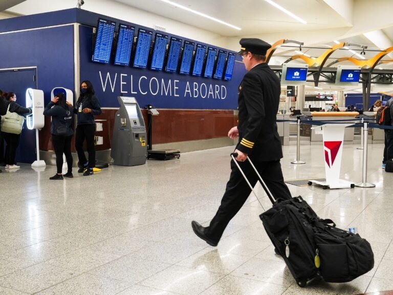 Airlines and planemakers warn that credit card legislation could end frequent-flier rewards
