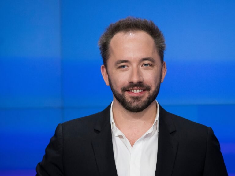 Dropbox CEO Drew Houston's favorite books on business and management include these 4 must-reads
