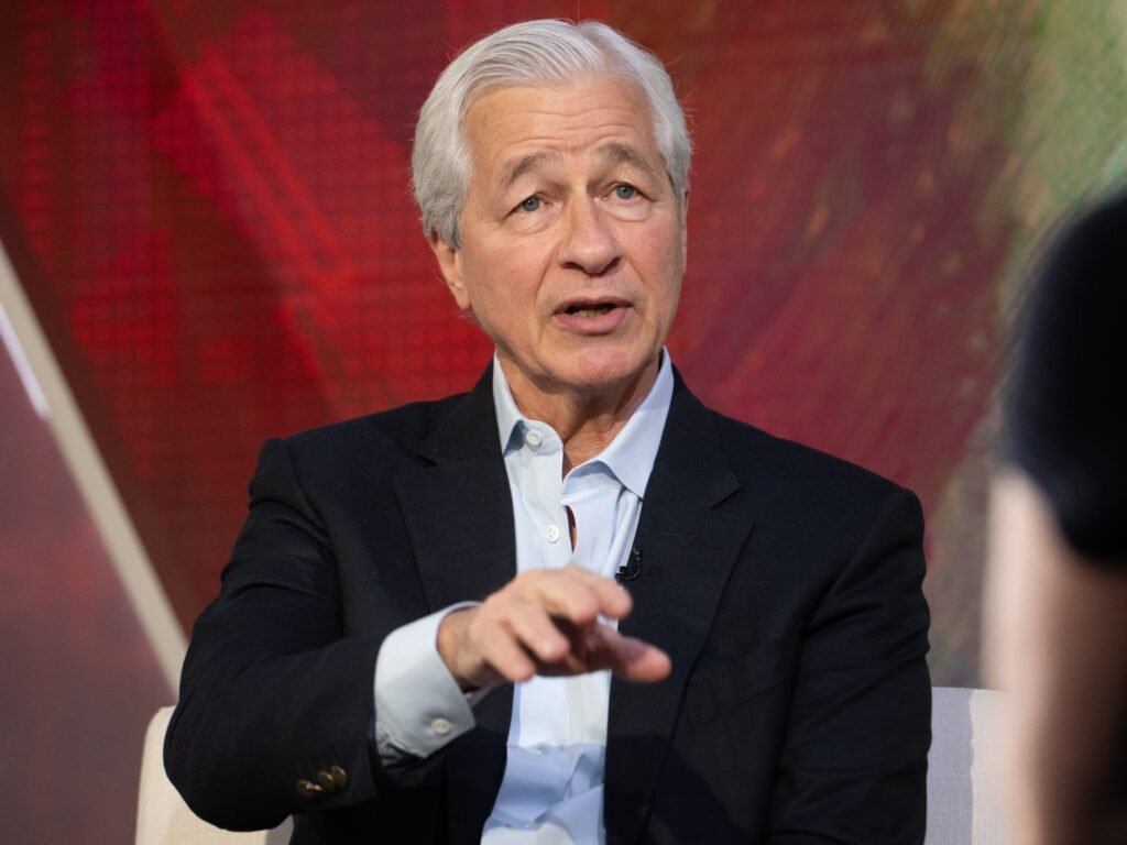 Jamie Dimon shares his advice for managers to really impress their boss