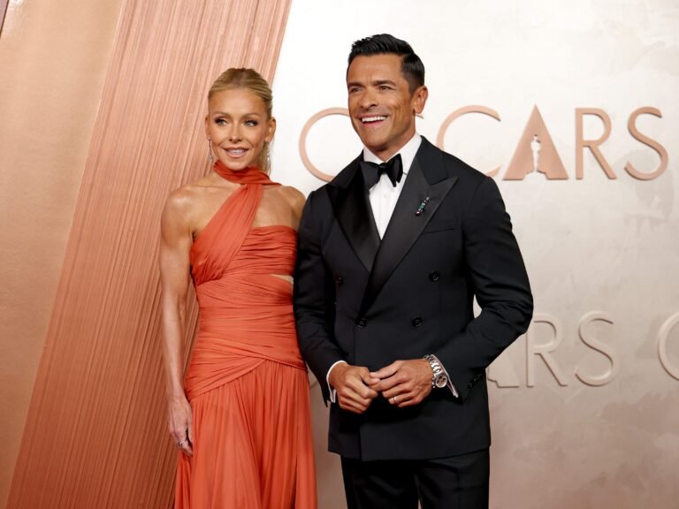 Kelly Ripa says she ate like her husband for 3 days to help fit into her Oscars dress