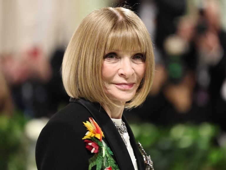 Anna Wintour is hiring at Vogue. Here's how to thrive when your boss used to have your job.