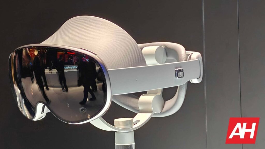 Samsung Eyes Just 100K Units for XR Headset Launch—Playing It Safe
