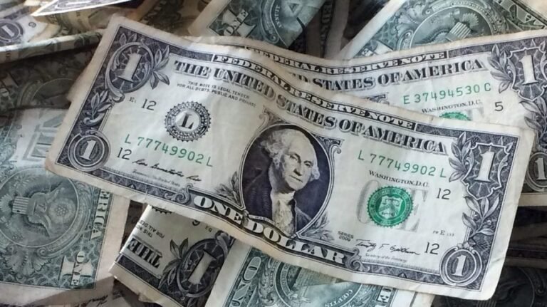 Average 401(k) balance fell 3 percent in first quarter: Fidelity