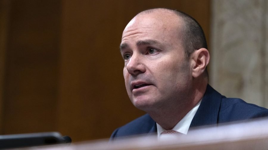 Mike Lee silent when questioned about Minnesota shootings post