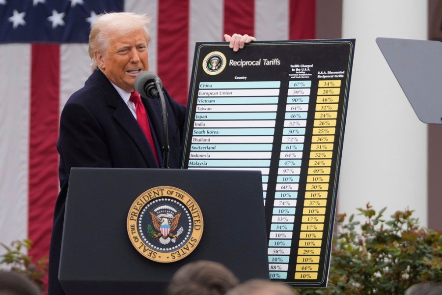 Judge extends pause on order invalidating Trump’s tariffs