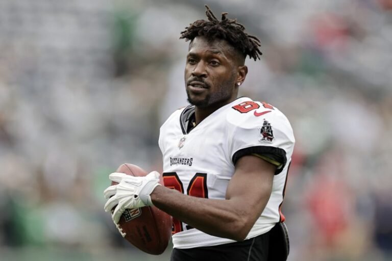 Former NFL receiver Antonio Brown wanted on attempted murder charge: report