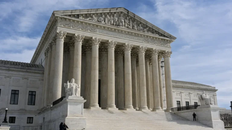 Trump administration asks Supreme Court to allow federal layoffs