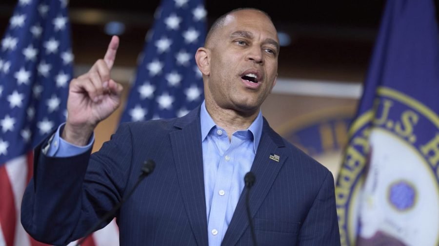 Jeffries all but dares Texas GOP to redraw district lines: ‘Careful what you wish for’