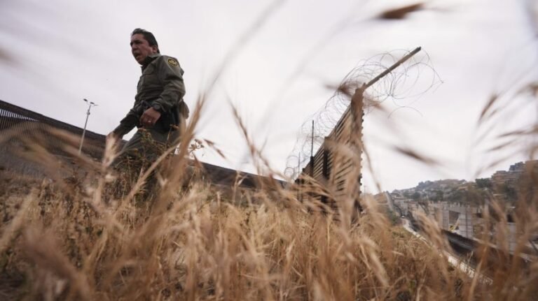 US to create military zones in Texas, Arizona along Mexico border