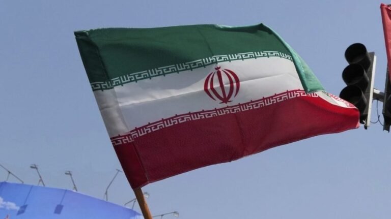 Trump starts countdown on Iran