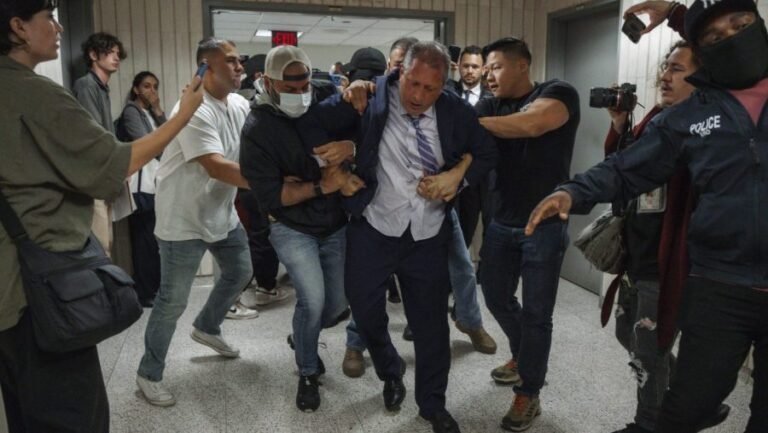New York City mayoral candidate Brad Lander arrested at immigration court