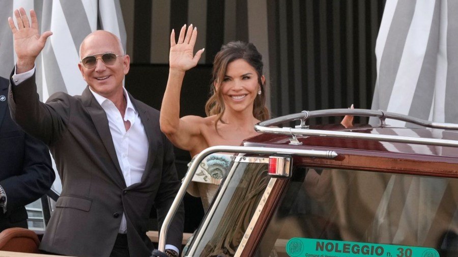 Jeff Bezos and Lauren Sánchez marry in Venice
